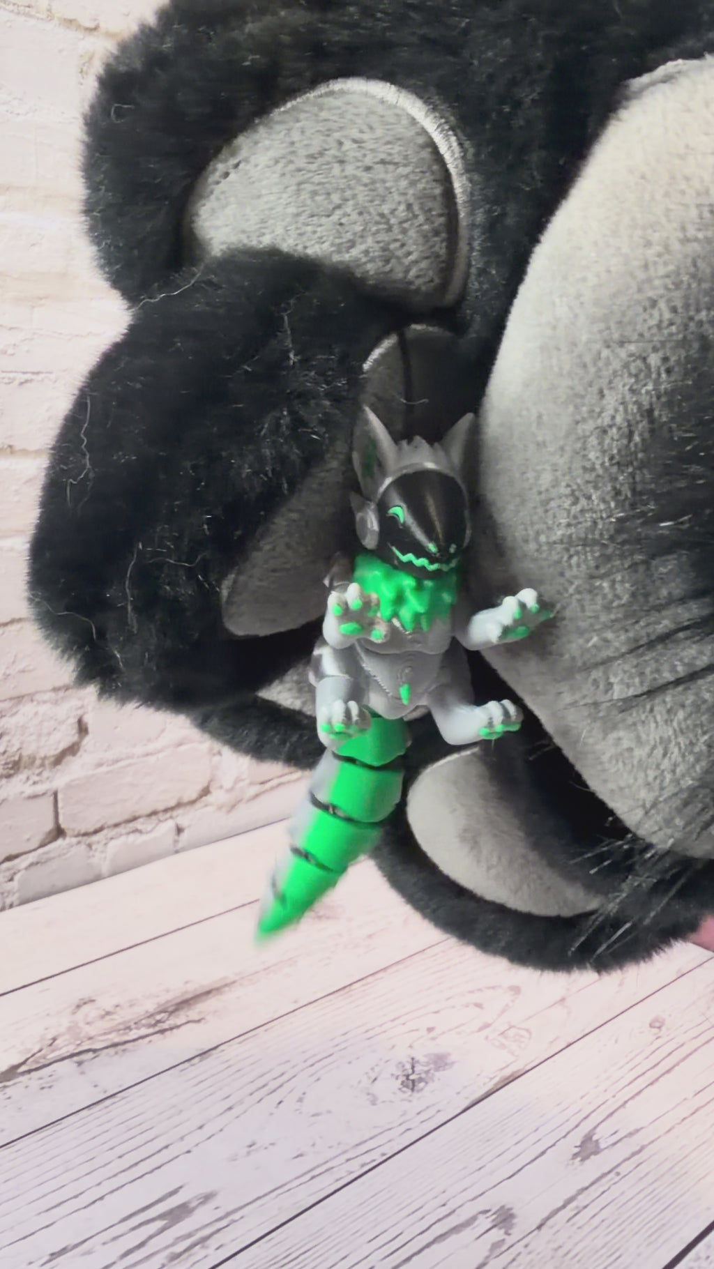 🤖💚 3D Printed Protogen Keychain with Flexible Tail